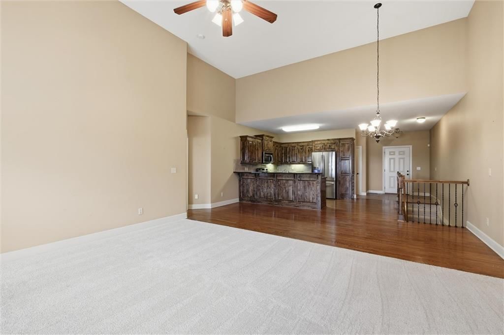 Photo 10 of 35 - 811 NE Lone Hill Drive, Lee's Summit, MO 64064