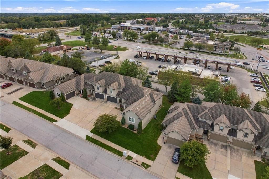 811 NE Lone Hill Drive, Lee's Summit, MO: listing photo 2