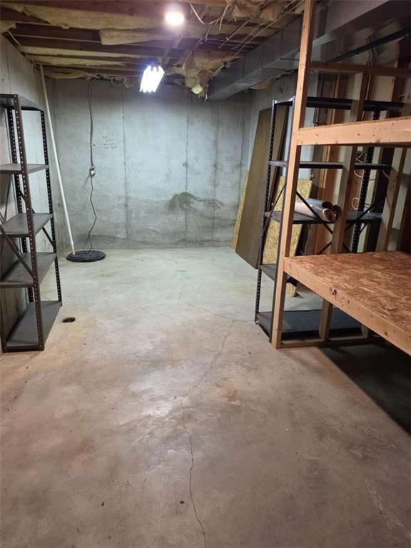 Photo 27 of 30 - 9704 N Locust Drive, Kansas City, MO 64155