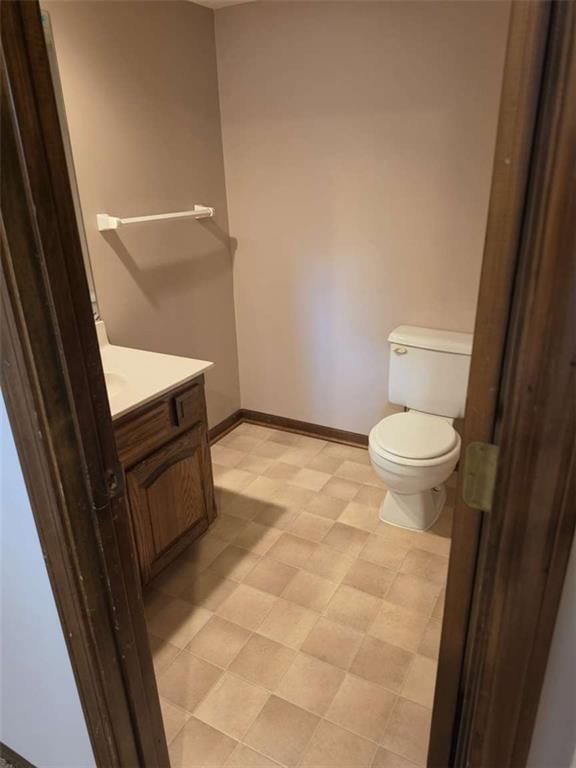Photo 24 of 30 - 9704 N Locust Drive, Kansas City, MO 64155