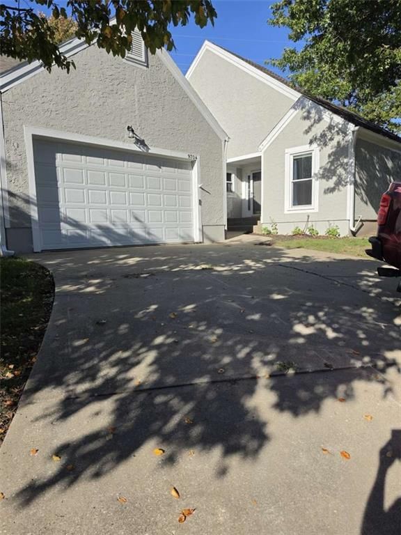 9704 N Locust Drive, Kansas City, MO