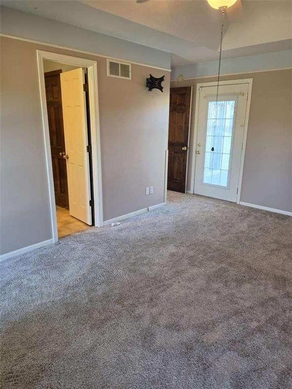 Photo 11 of 30 - 9704 N Locust Drive, Kansas City, MO 64155