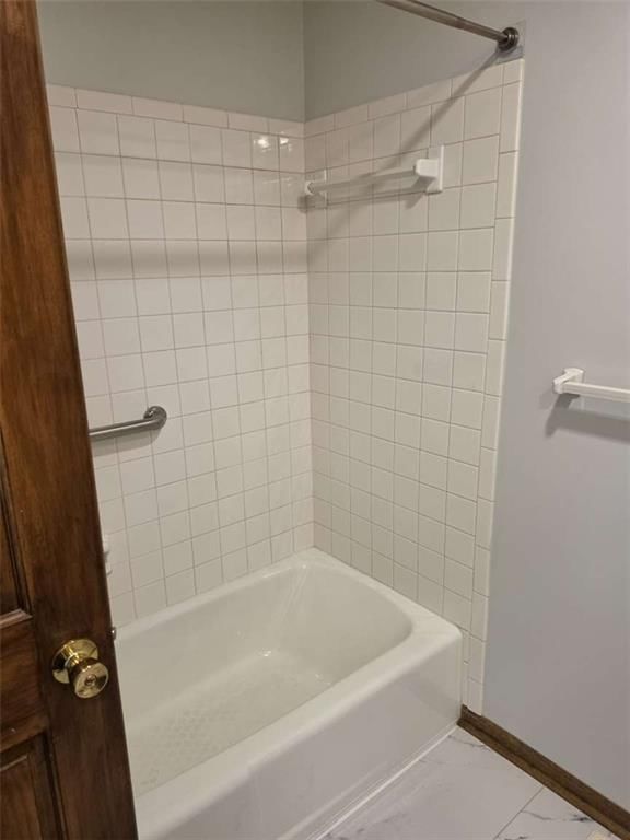 Photo 17 of 30 - 9704 N Locust Drive, Kansas City, MO 64155