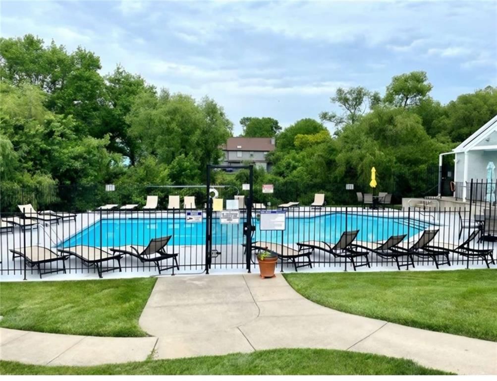 Photo 28 of 30 - 9704 N Locust Drive, Kansas City, MO 64155