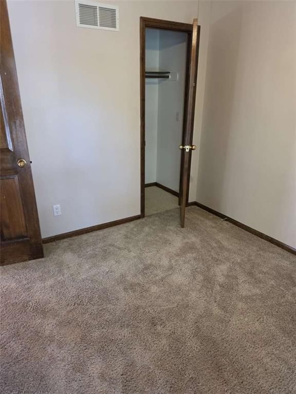 Photo 18 of 30 - 9704 N Locust Drive, Kansas City, MO 64155