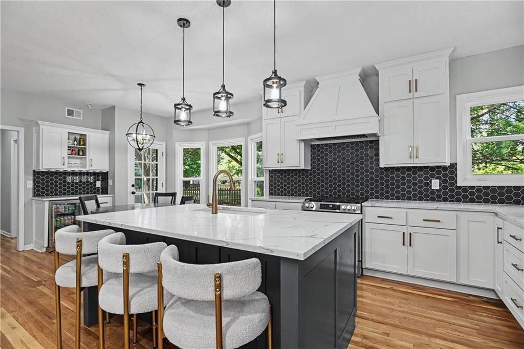 Photo 16 of 33 - 5100 W 131st Street, Leawood, KS 66209