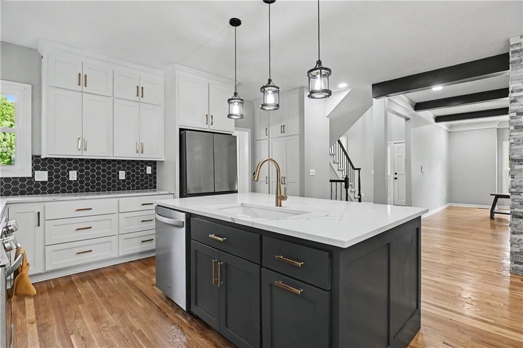 Photo 15 of 33 - 5100 W 131st Street, Leawood, KS 66209
