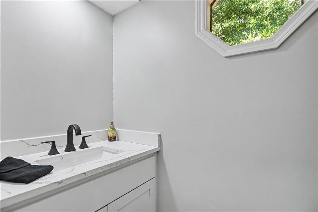 Photo 18 of 33 - 5100 W 131st Street, Leawood, KS 66209