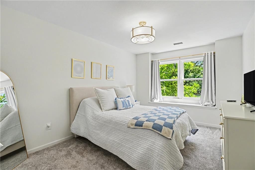 Photo 30 of 33 - 5100 W 131st Street, Leawood, KS 66209