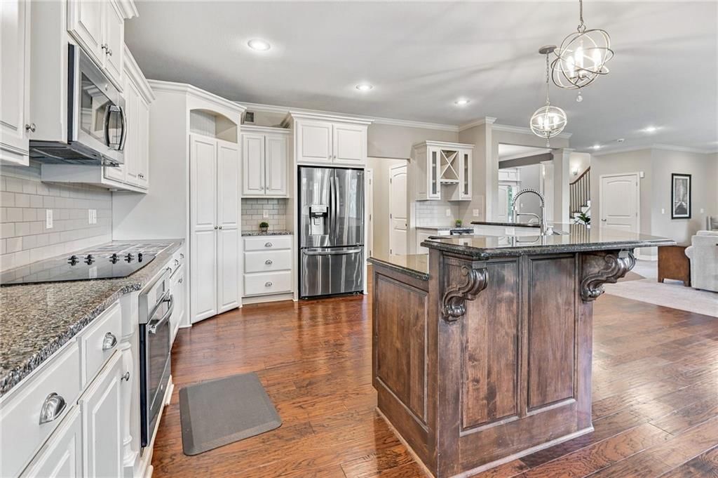 Photo 5 of 58 - 104 SW Shores Drive, Blue Springs, MO 64064