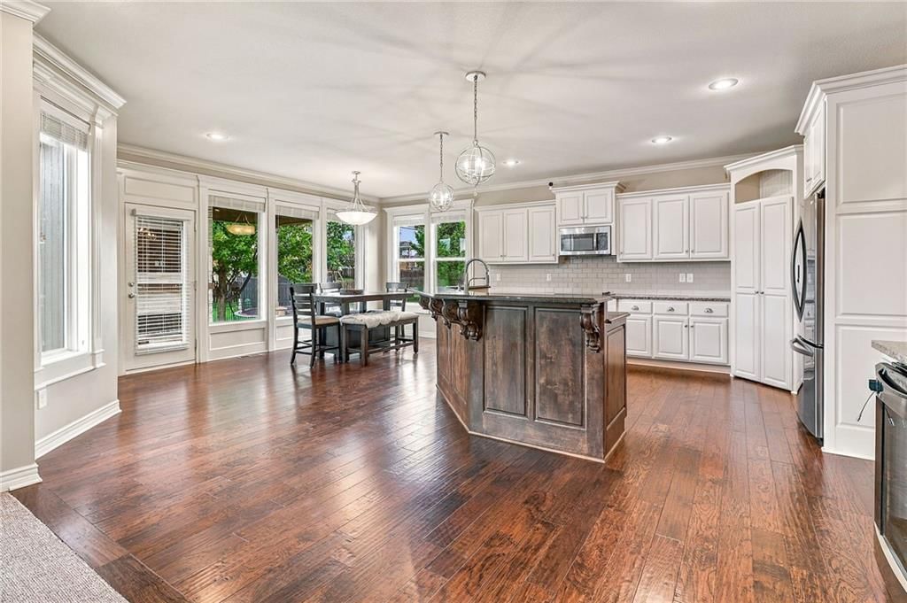 Photo 10 of 58 - 104 SW Shores Drive, Blue Springs, MO 64064