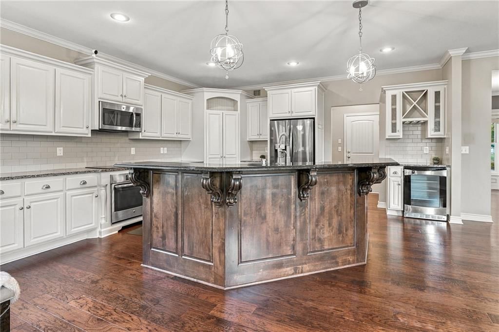 Photo 12 of 58 - 104 SW Shores Drive, Blue Springs, MO 64064