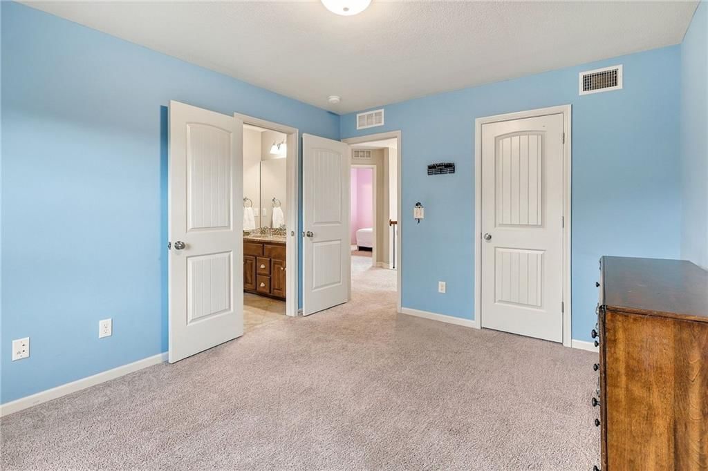 Photo 24 of 58 - 104 SW Shores Drive, Blue Springs, MO 64064