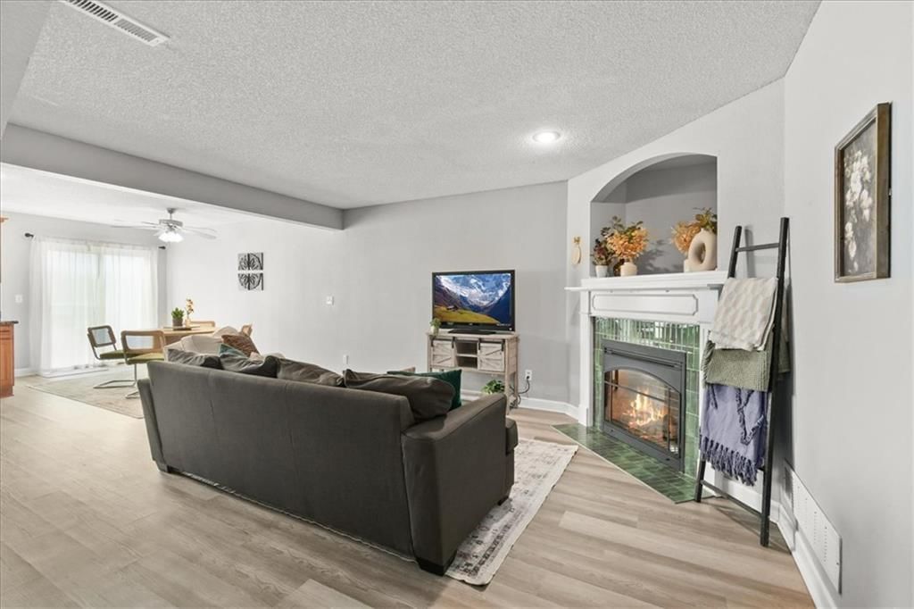904 SW Peach Tree Lane, Blue Springs, MO