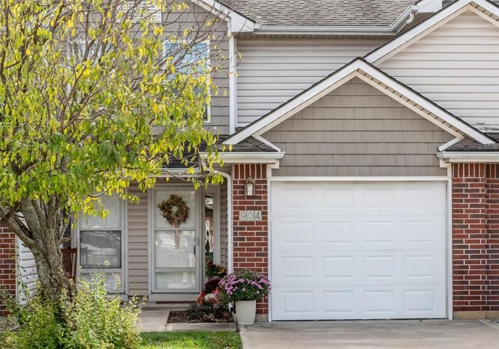 904 SW Peach Tree Lane, Blue Springs, MO: listing photo 2