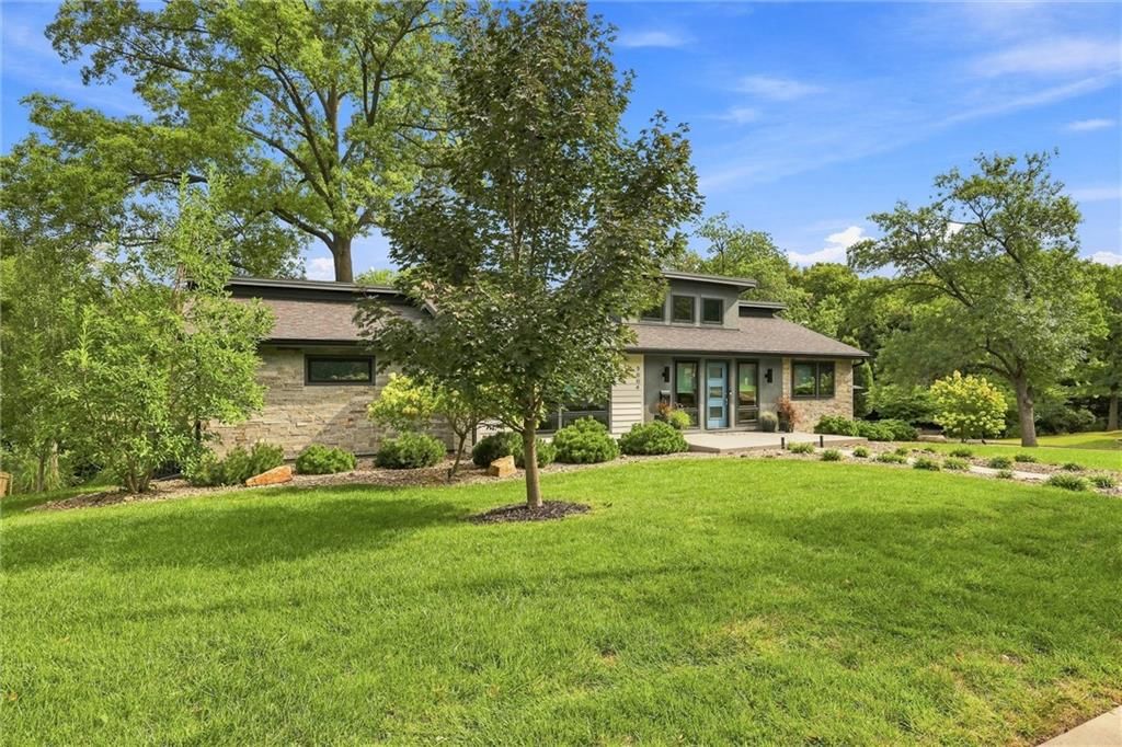 Photo 4 of 49 - 3004 W 82nd Terrace, Leawood, KS 66206