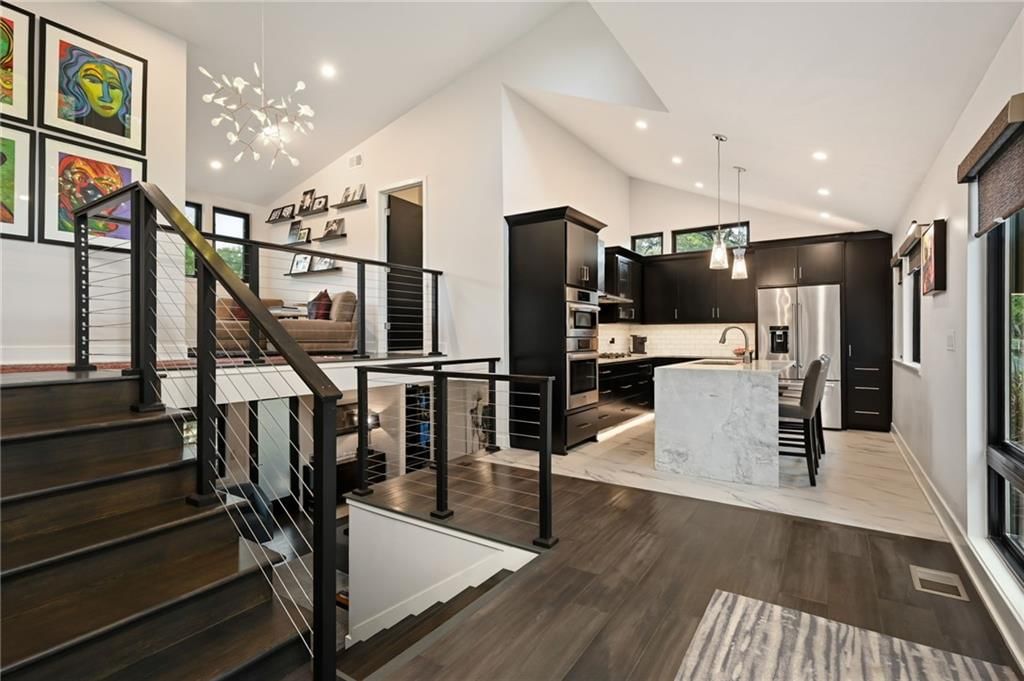 Photo 11 of 49 - 3004 W 82nd Terrace, Leawood, KS 66206