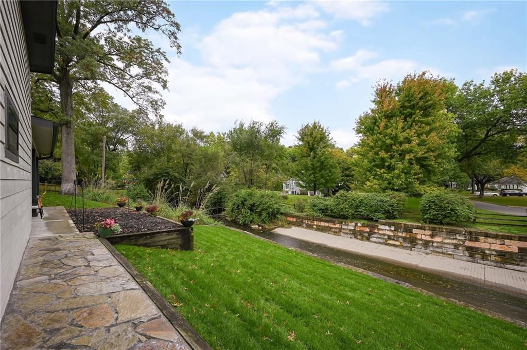 Photo 35 of 49 - 3004 W 82nd Terrace, Leawood, KS 66206