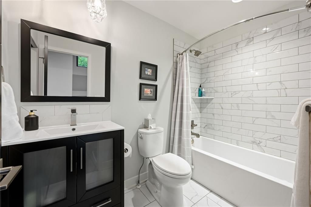 Photo 26 of 49 - 3004 W 82nd Terrace, Leawood, KS 66206
