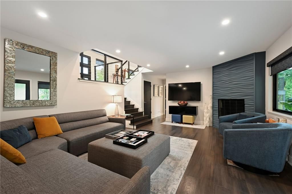 Photo 28 of 49 - 3004 W 82nd Terrace, Leawood, KS 66206