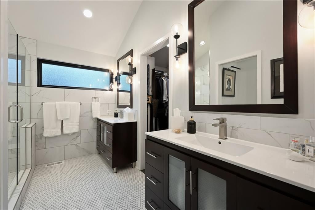 Photo 18 of 49 - 3004 W 82nd Terrace, Leawood, KS 66206
