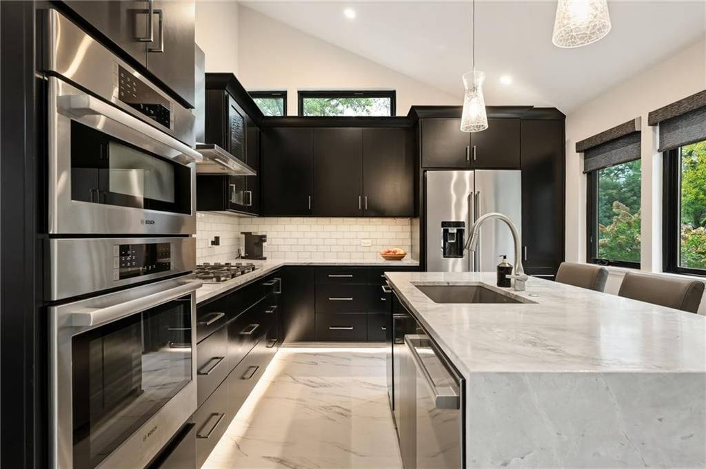 Photo 12 of 49 - 3004 W 82nd Terrace, Leawood, KS 66206
