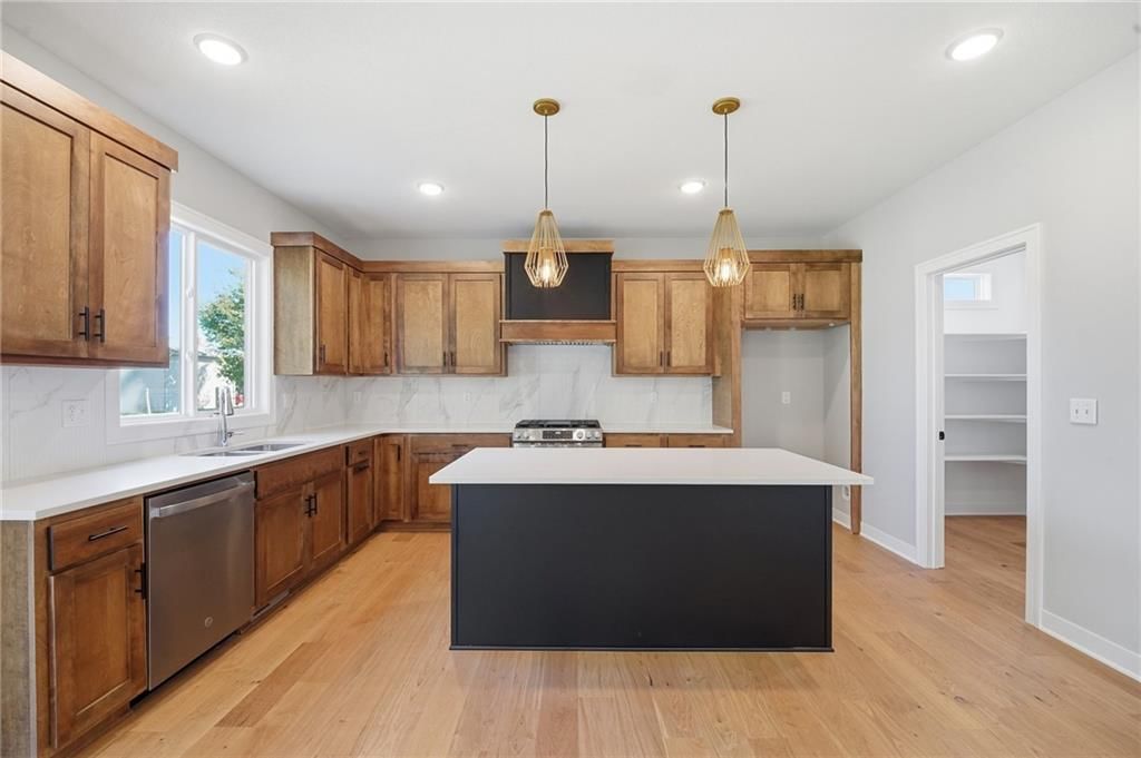 Photo 17 of 35 - 18550 W 195th Street, Spring Hill, KS 66083