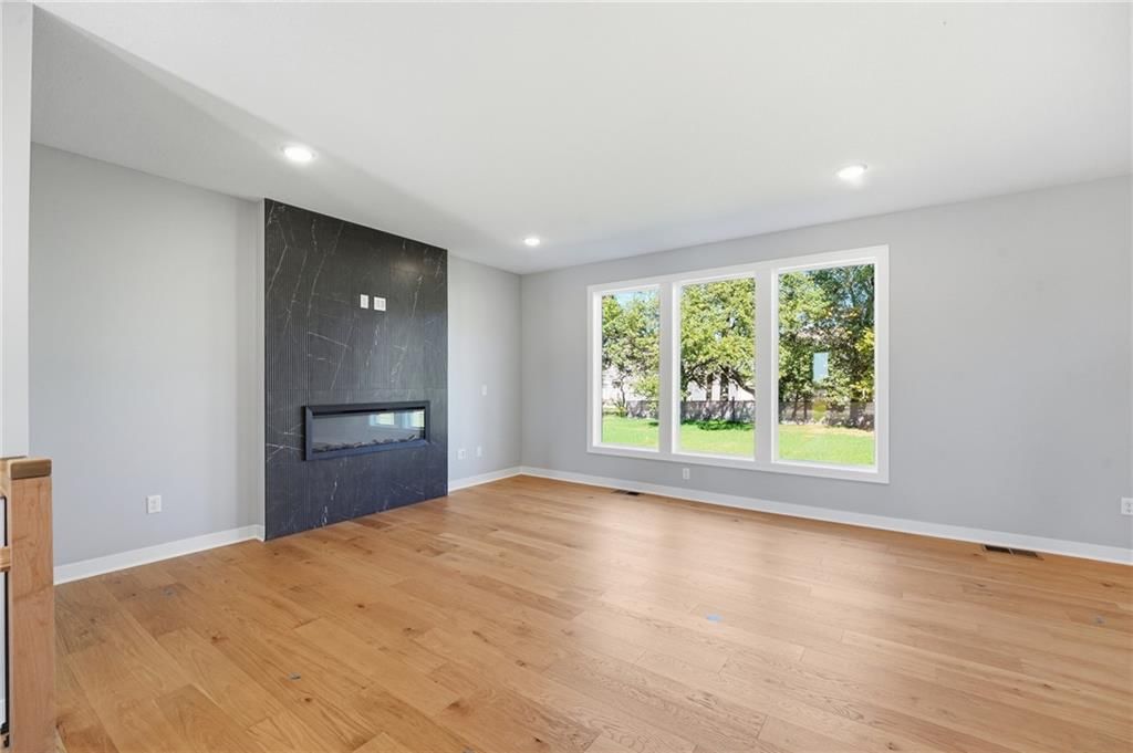 Photo 14 of 35 - 18550 W 195th Street, Spring Hill, KS 66083