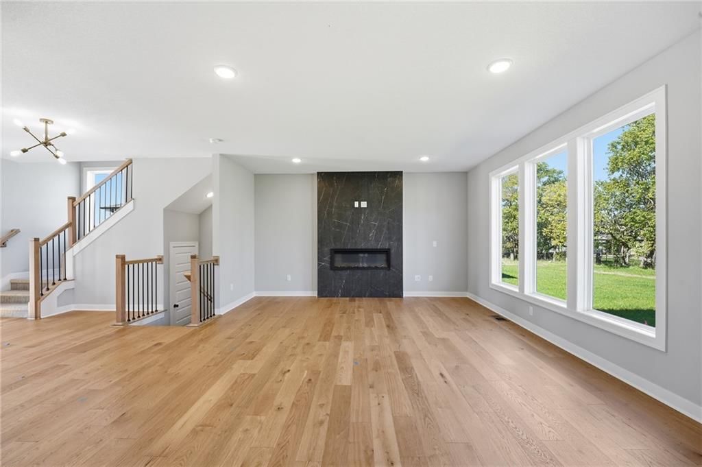 Photo 6 of 35 - 18550 W 195th Street, Spring Hill, KS 66083