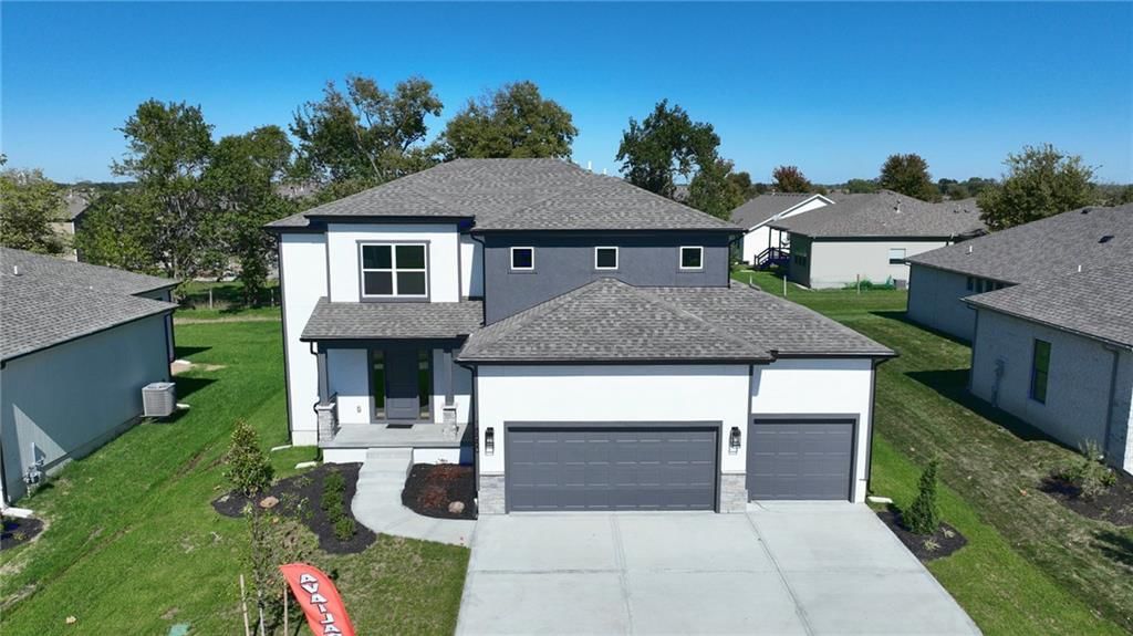 Photo 4 of 35 - 18550 W 195th Street, Spring Hill, KS 66083