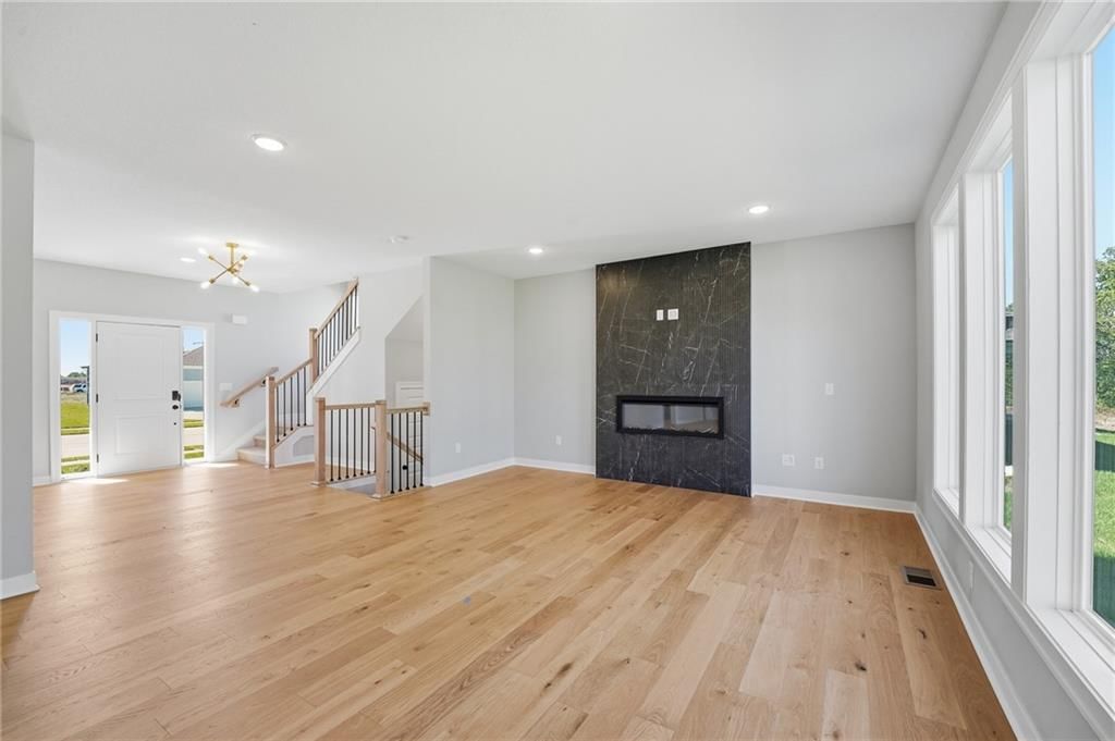 Photo 15 of 35 - 18550 W 195th Street, Spring Hill, KS 66083