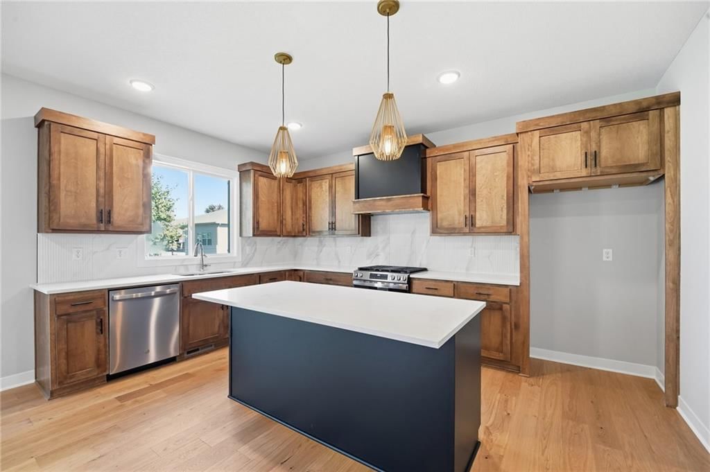 Photo 5 of 35 - 18550 W 195th Street, Spring Hill, KS 66083