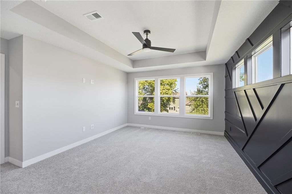 Photo 24 of 35 - 18550 W 195th Street, Spring Hill, KS 66083