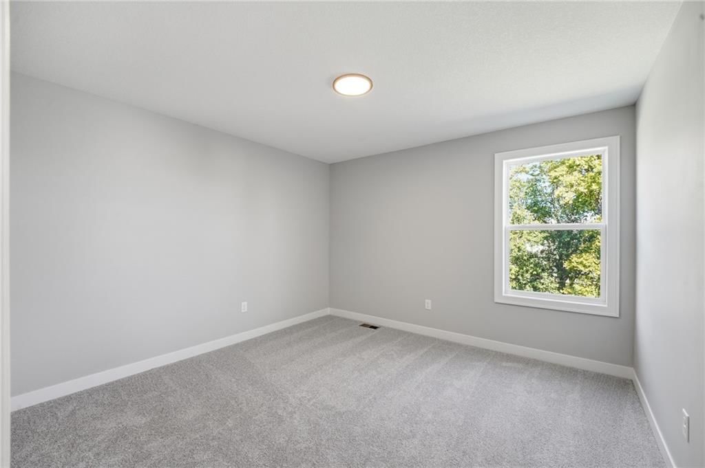 Photo 26 of 35 - 18550 W 195th Street, Spring Hill, KS 66083