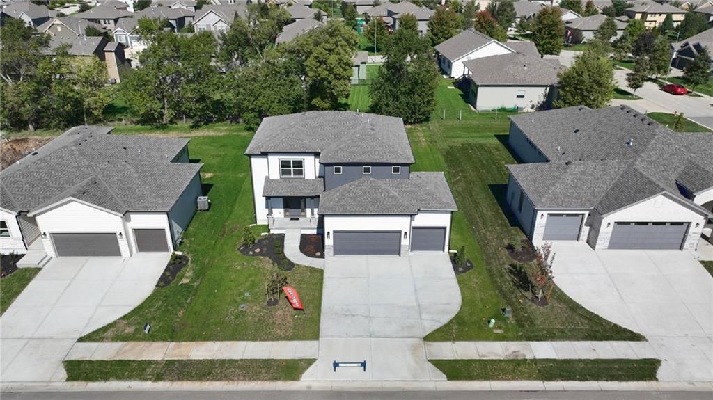 Photo 34 of 35 - 18550 W 195th Street, Spring Hill, KS 66083