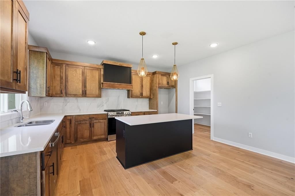Photo 18 of 35 - 18550 W 195th Street, Spring Hill, KS 66083