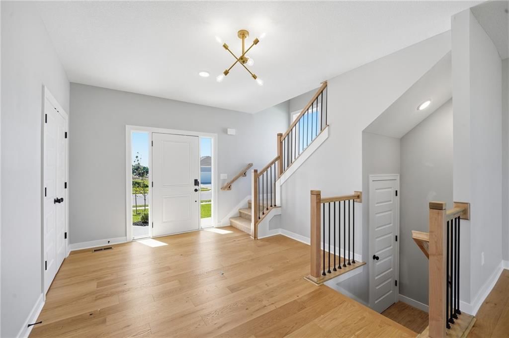 Photo 12 of 35 - 18550 W 195th Street, Spring Hill, KS 66083