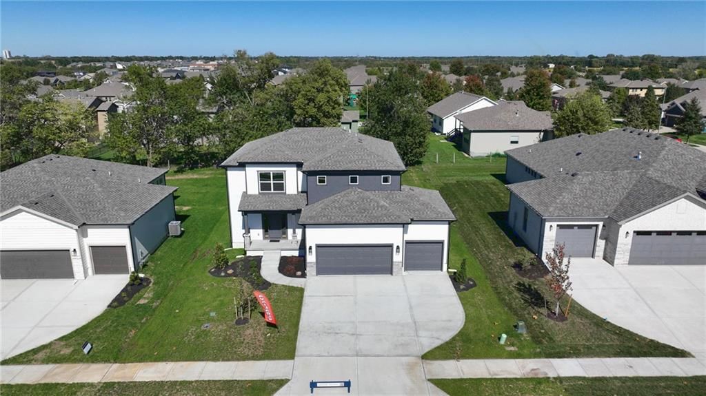 Photo 35 of 35 - 18550 W 195th Street, Spring Hill, KS 66083
