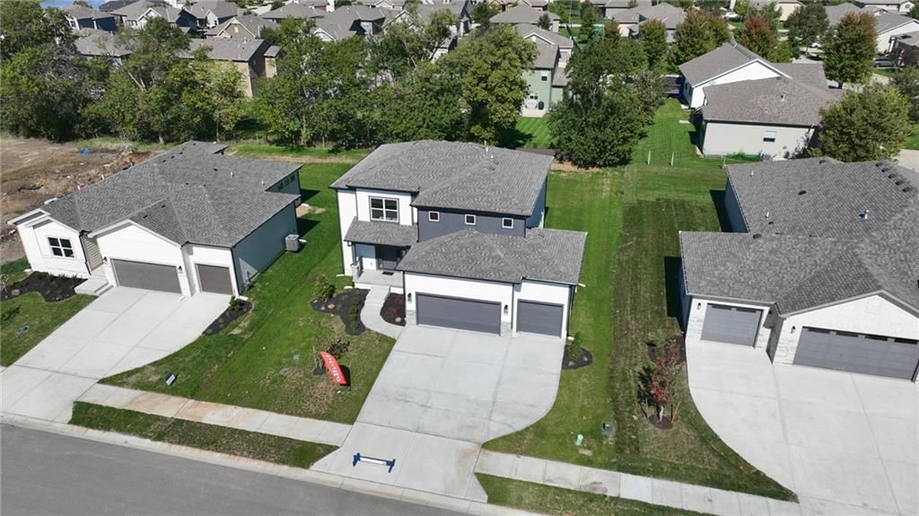 Photo 33 of 35 - 18550 W 195th Street, Spring Hill, KS 66083