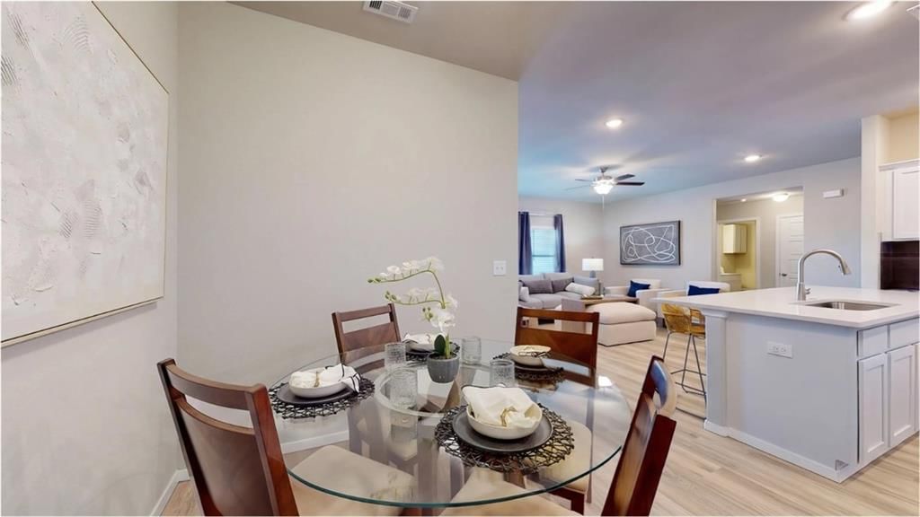 Photo 6 of 15 - 701 SW 6th Terrace, Oak Grove, MO 64075