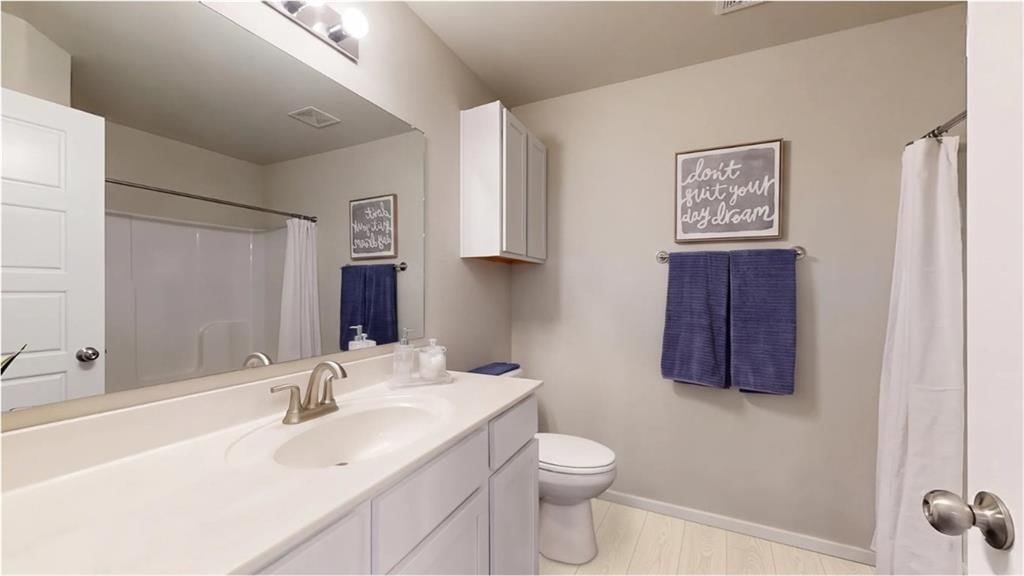 Tub and shower combo at 701 SW 6th Terrace, Oak Grove, MO 64075