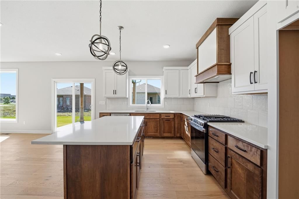 Photo 11 of 28 - 18455 W 195th Street, Spring Hill, KS 66083