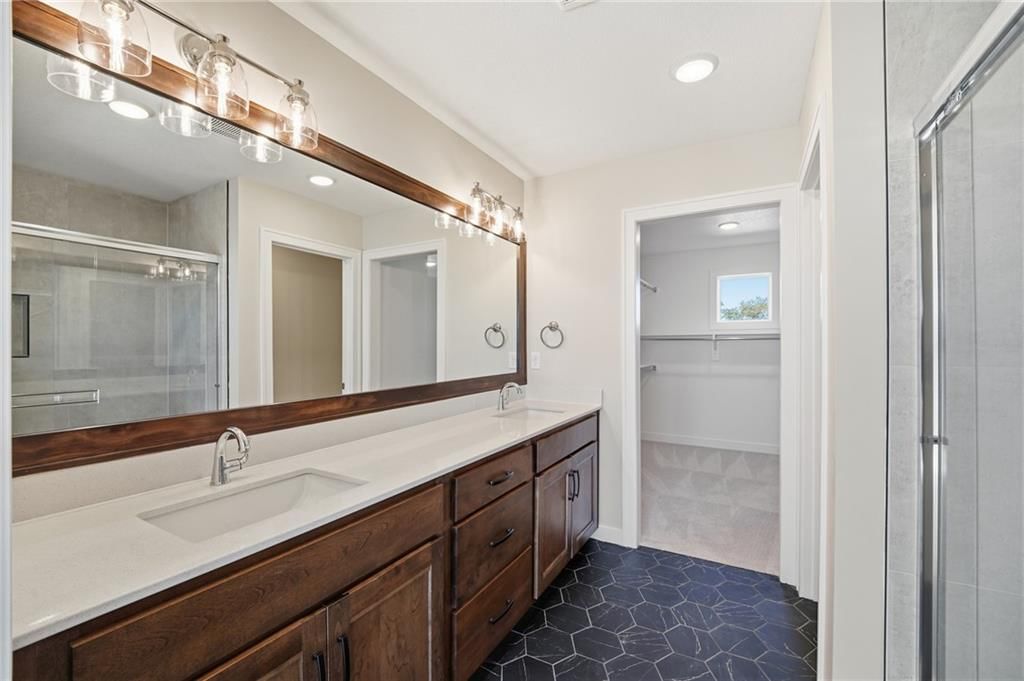 Double vanity at 18455 W 195th Street, Spring Hill, KS 66083