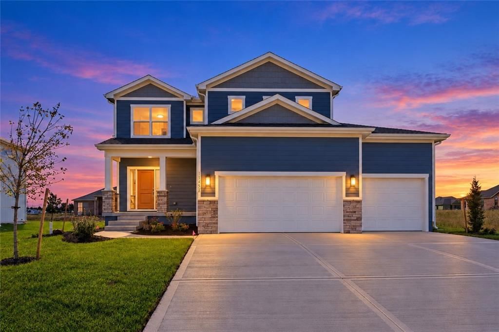 18455 W 195th Street, Spring Hill, KS