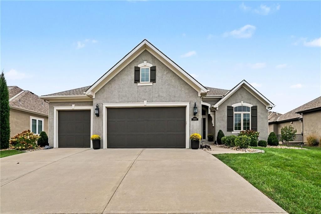 1911 NE 101st Street, Kansas City, MO: listing photo 2