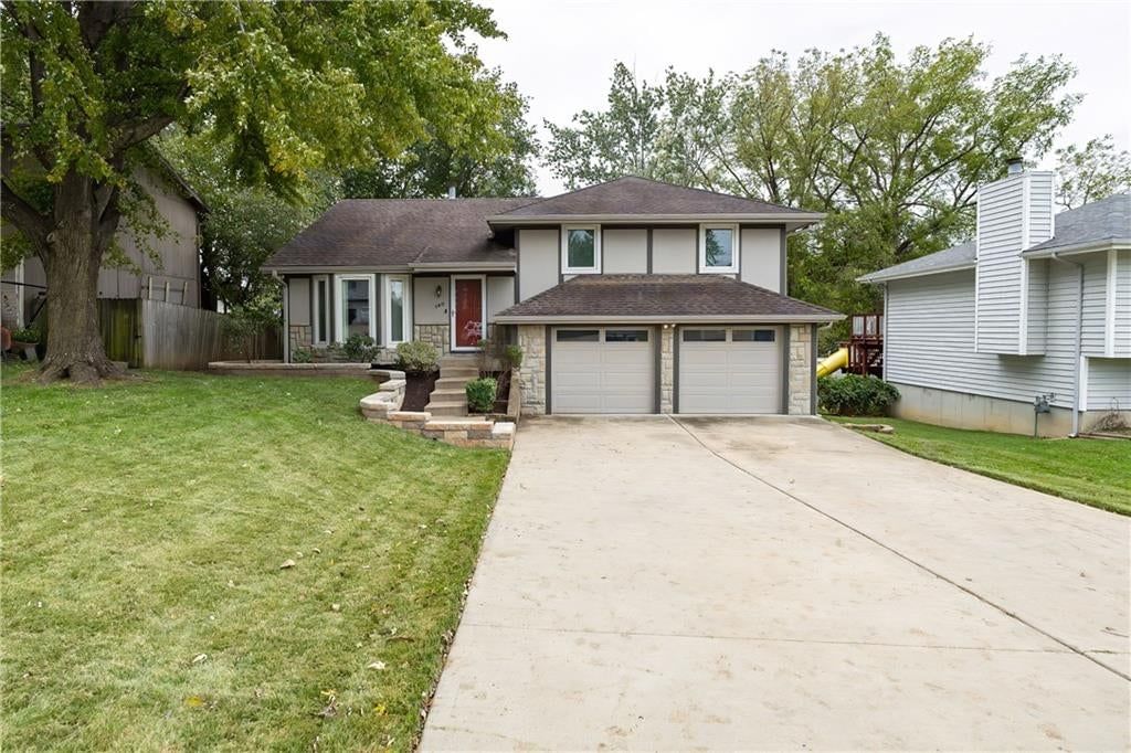 140 Debra Street, Lansing, KS