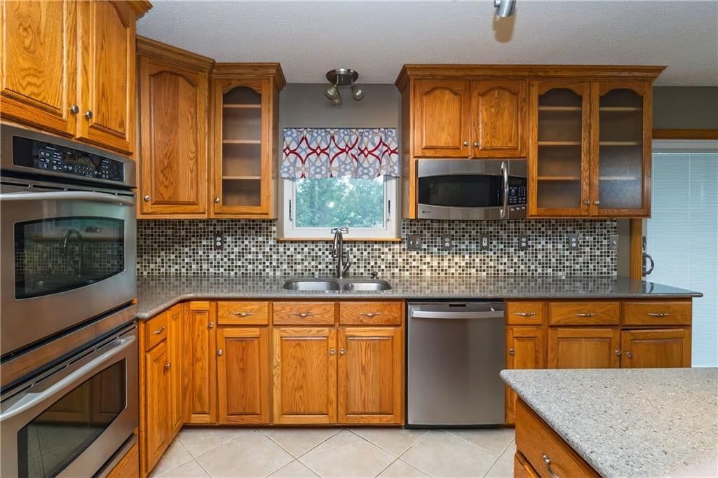Photo 18 of 80 - 140 Debra Street, Lansing, KS 66043