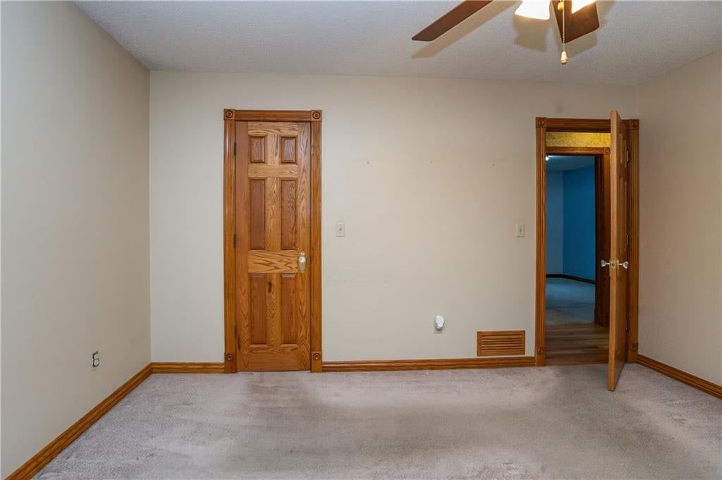 Photo 35 of 80 - 140 Debra Street, Lansing, KS 66043