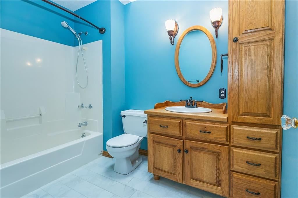 Photo 30 of 80 - 140 Debra Street, Lansing, KS 66043