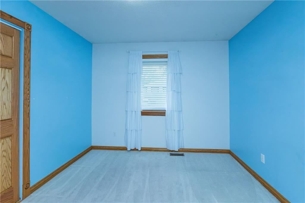 Photo 42 of 80 - 140 Debra Street, Lansing, KS 66043
